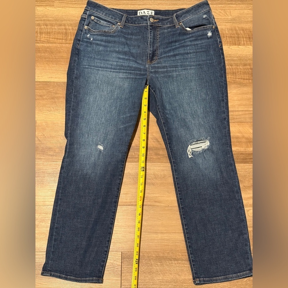 Daze Denim Distressed Mid Rise Straight Leg Jeans – Dark Wash Size 16W - Picture 8 of 8